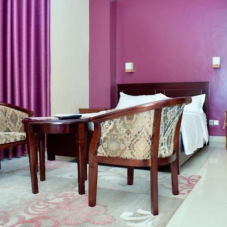 Diamonds Hotel Kampala Buitenkant foto