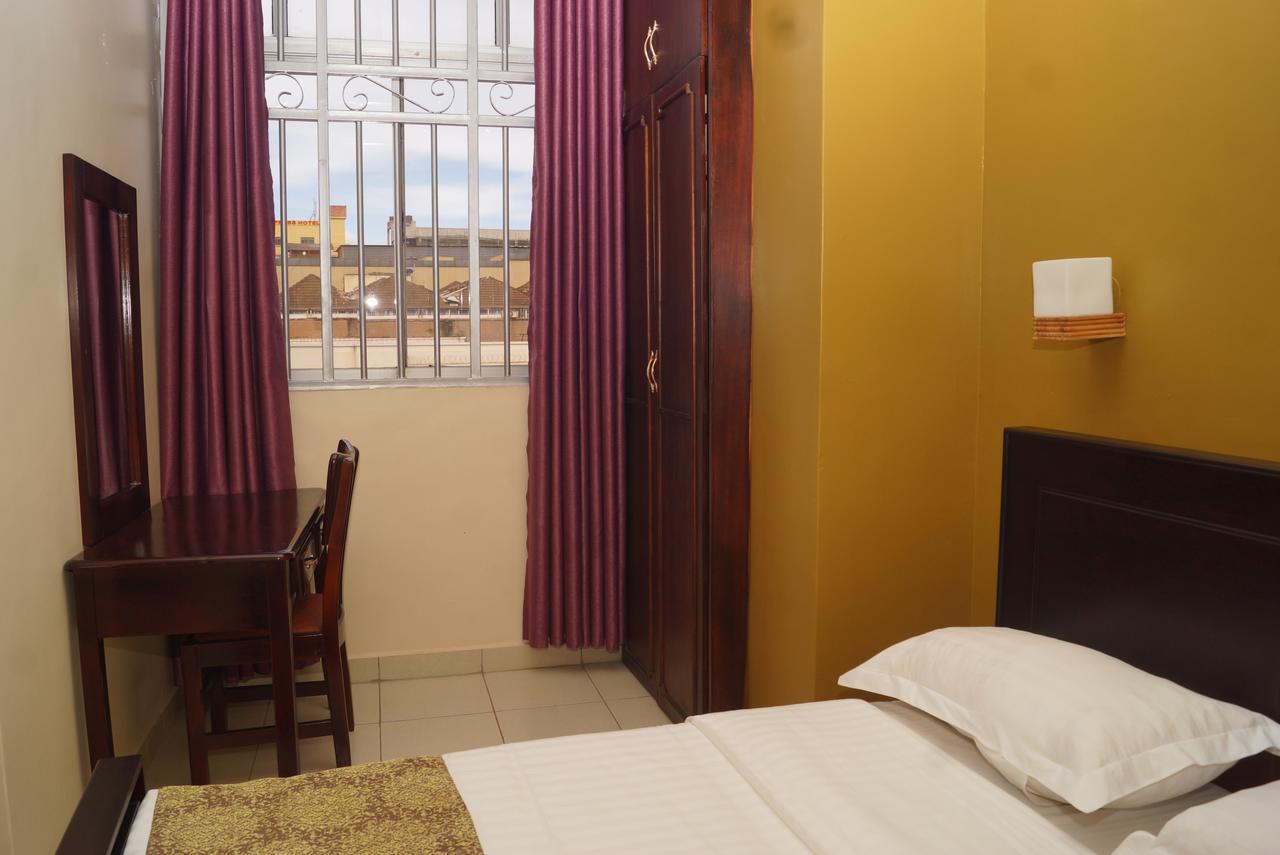 Diamonds Hotel Kampala Buitenkant foto
