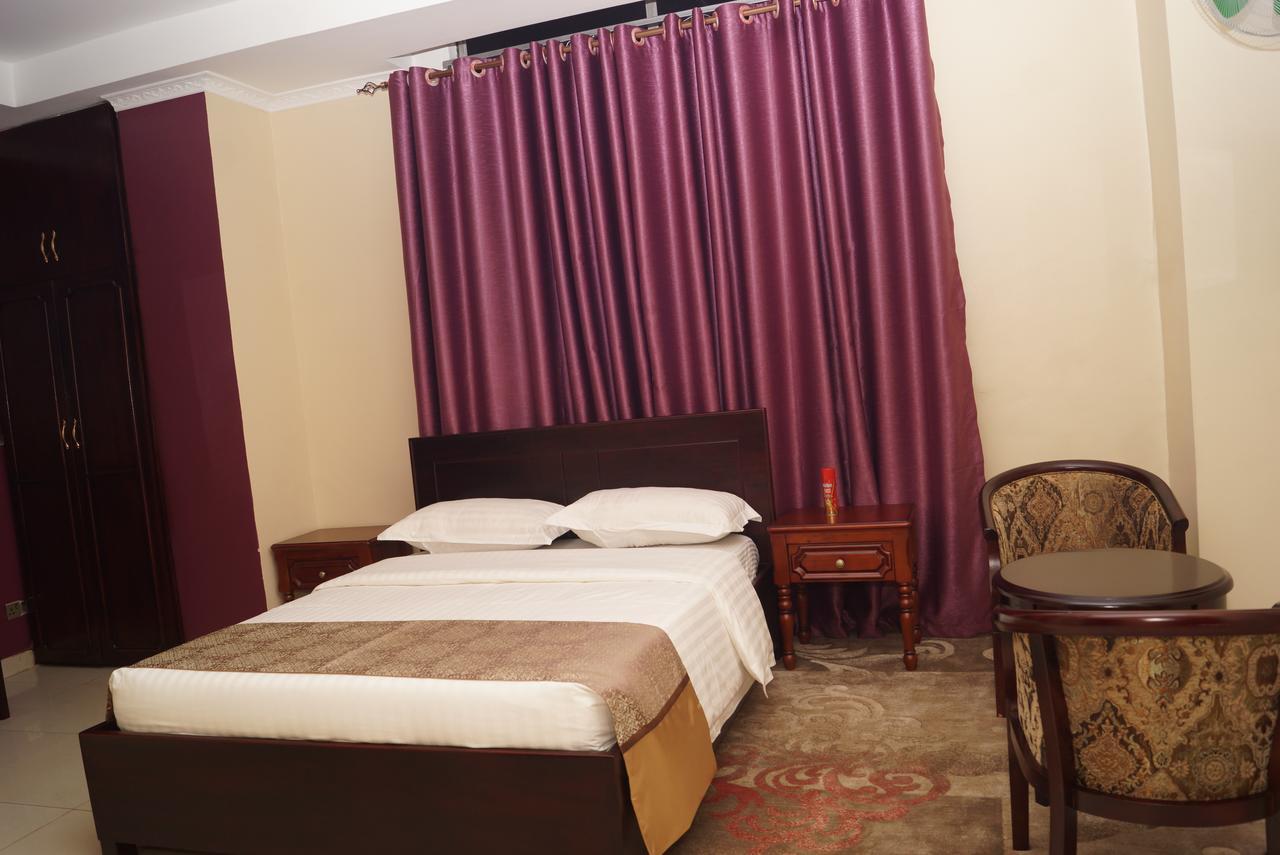 Diamonds Hotel Kampala Buitenkant foto