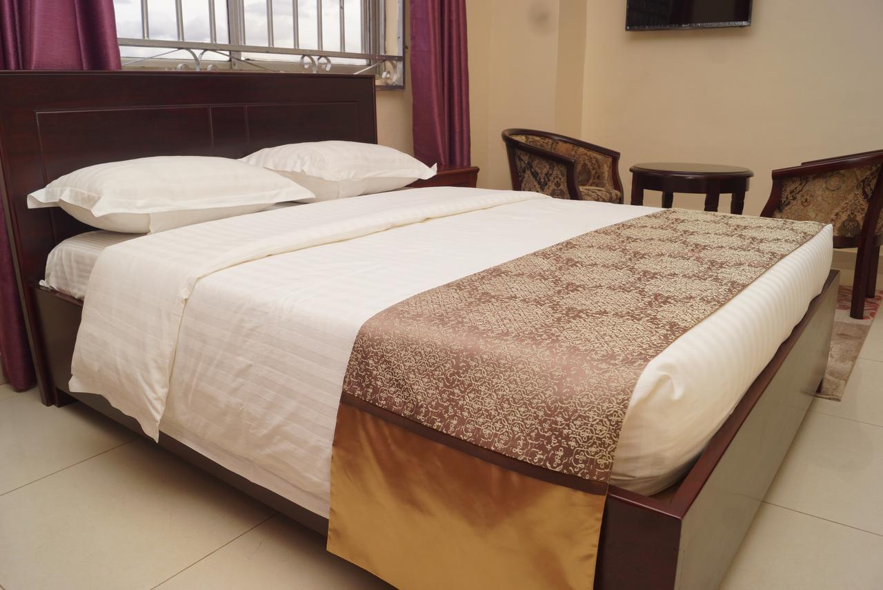 Diamonds Hotel Kampala Buitenkant foto