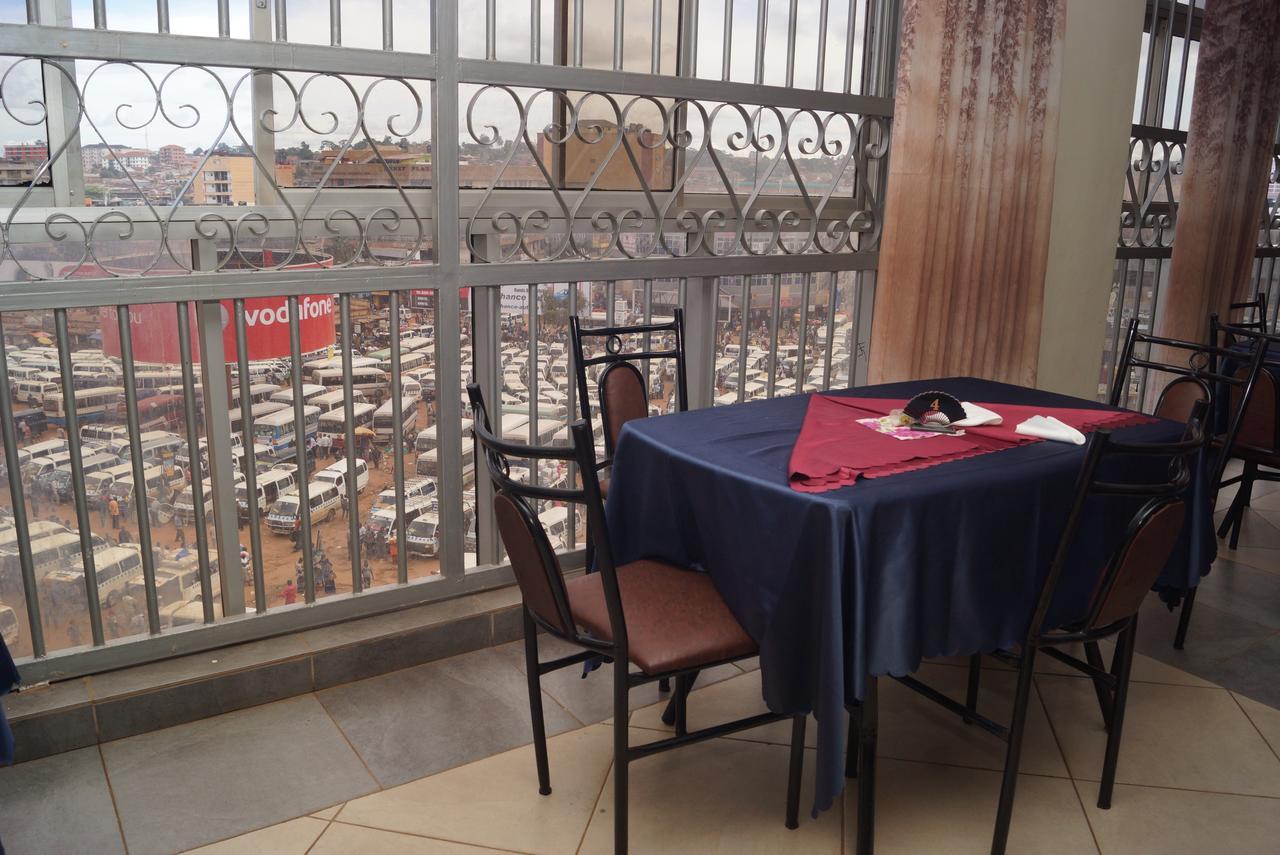 Diamonds Hotel Kampala Buitenkant foto