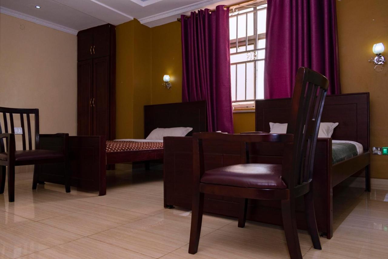 Diamonds Hotel Kampala Buitenkant foto